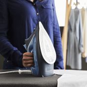 Rowenta DW4308 Express Steam, ferro da stiro, Microsteam300 LASER per ottima diffusione del vapore, emissione continua di vapore di 40 g/min ed un colpo vapore di 150 g/min, capacità del ser